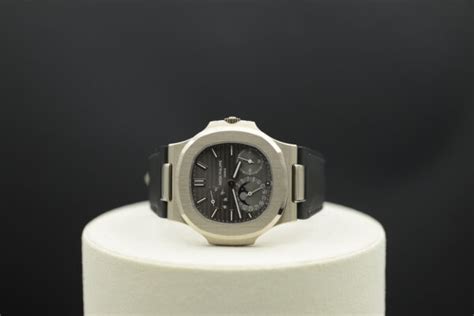 patek philippe nautilus oro bianco|Hands.